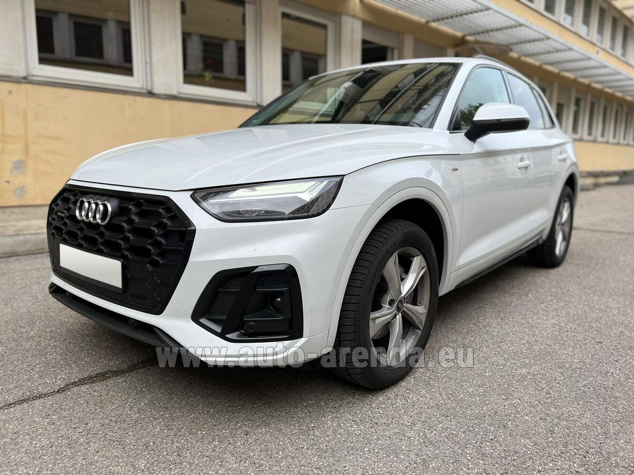 Аренда автомобиля Ауди Q5 45 TFSI Quattro белая в Италии