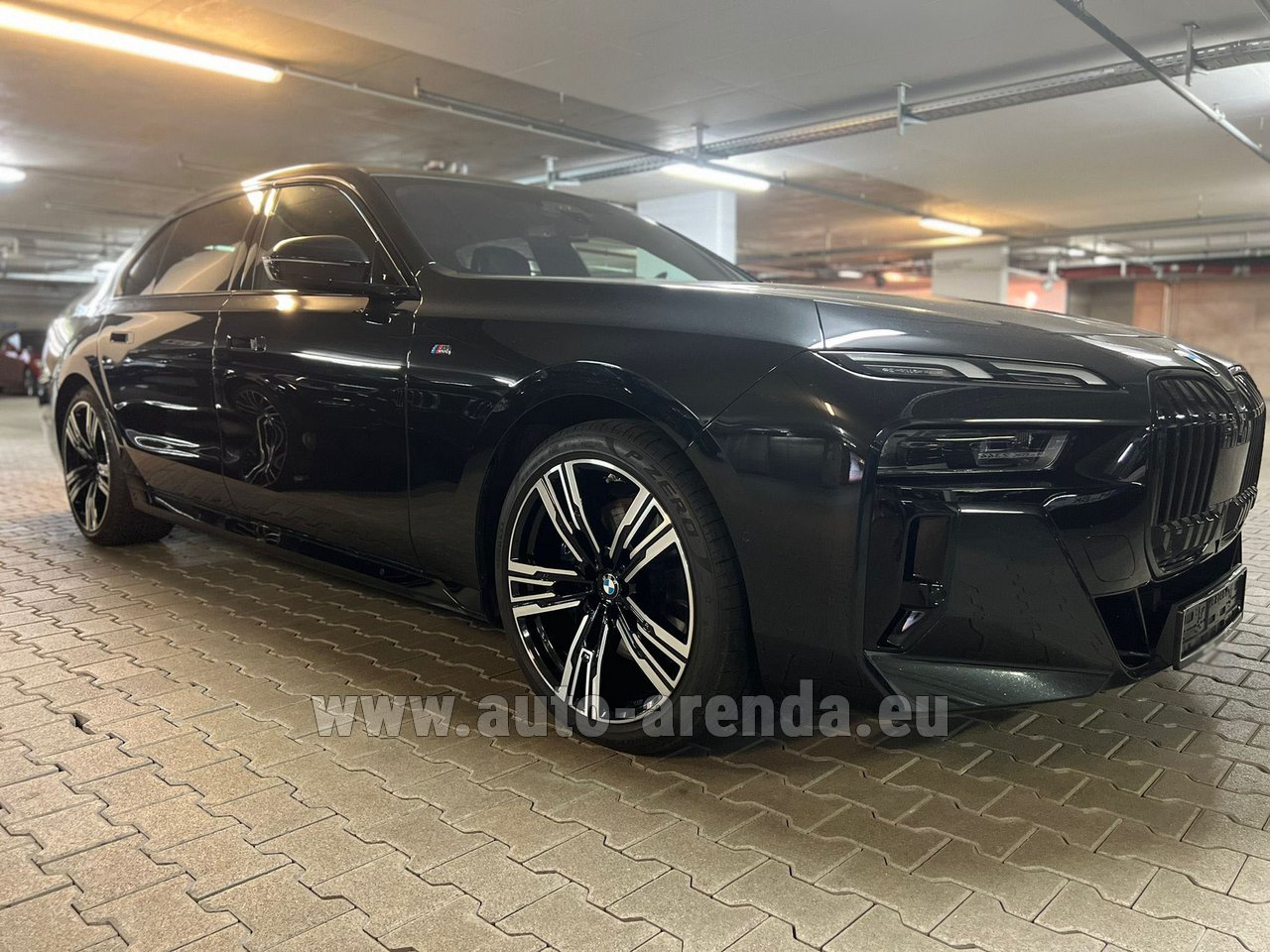 Аренда автомобиля БМВ 740d Long XDrive 2024 в Италии