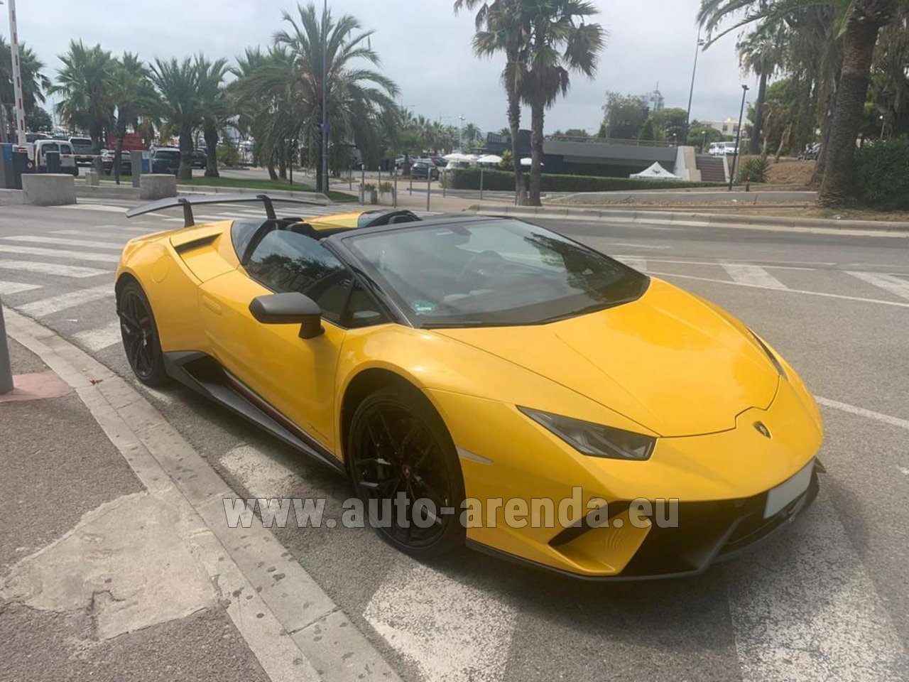 Аренда автомобиля Ламборгини Huracan Performante Spyder в Италии