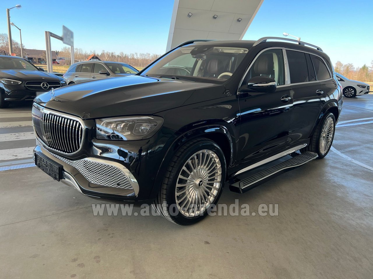 Аренда автомобиля Maybach GLS 600 E-ACTIVE BODY CONTROL чёрный в Германии