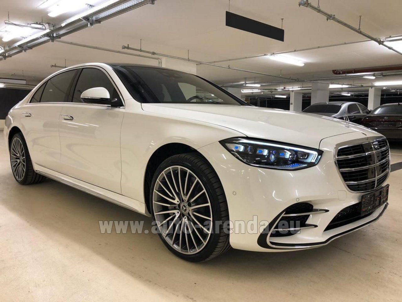 Аренда автомобиля Мерседес-Бенц S-Class S 500 Long 4MATIC AMG equipment  W223 (5 мест) в Европе