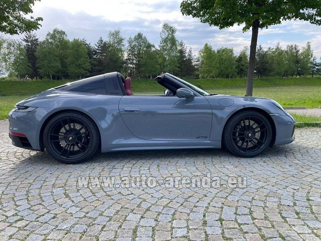 Rental Porsche 911 Targa 4S in Italy