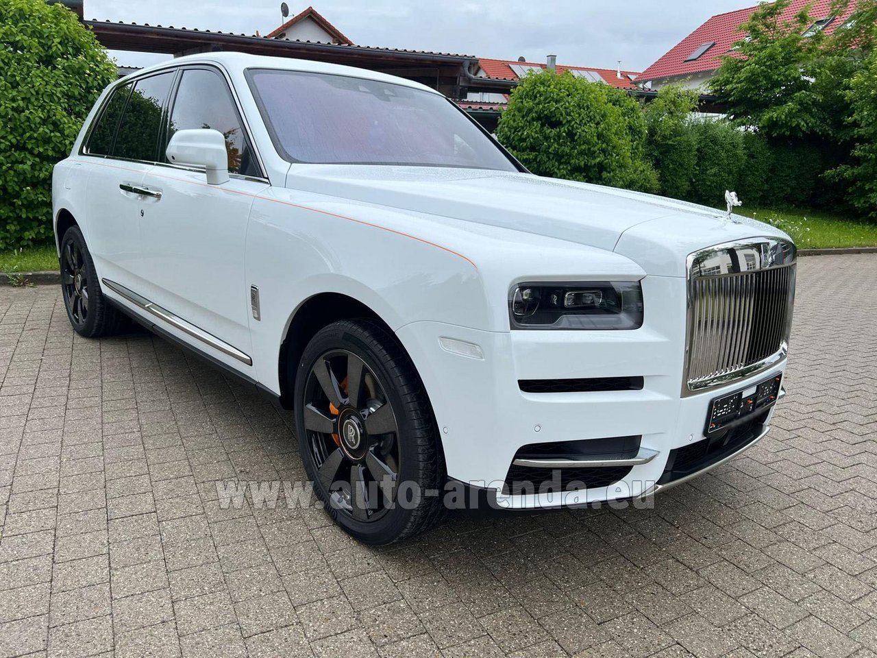 Аренда автомобиля Роллс-Ройс Cullinan White в Швейцарии