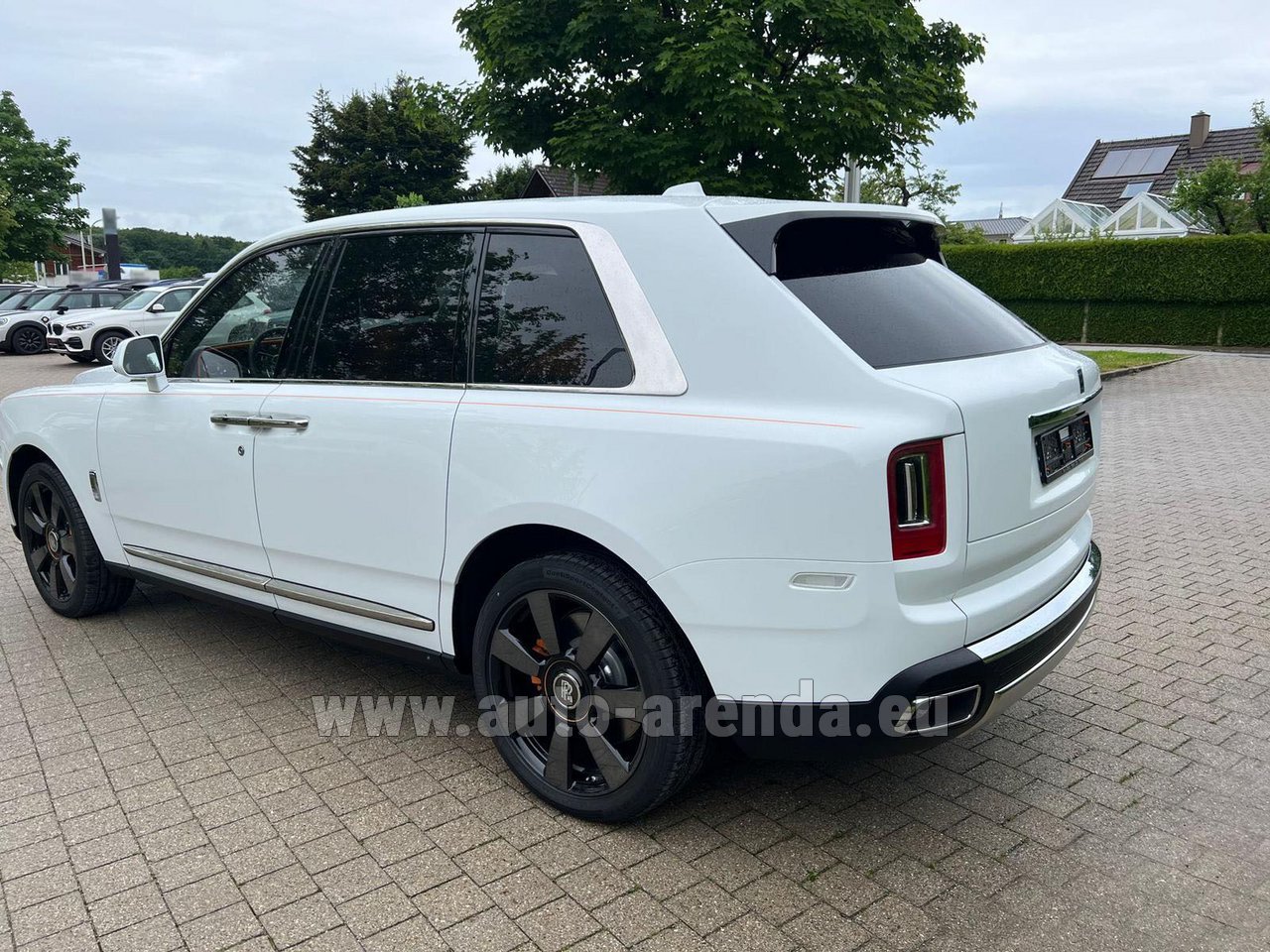 Аренда автомобиля Роллс-Ройс Cullinan White в Швейцарии